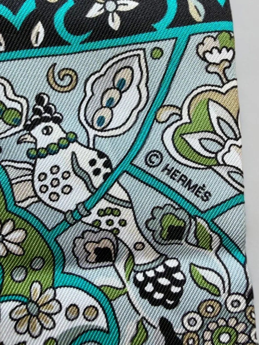 Hermes Blue Turquoise Au Pays des Oiseaux Fleurs Silk Twilly Scarf